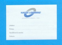 Textilní etiketa samolepící, bílý podklad, dvoubarevný tisk.