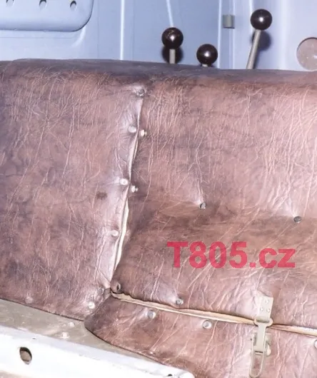 Nýty čalounění mosazné